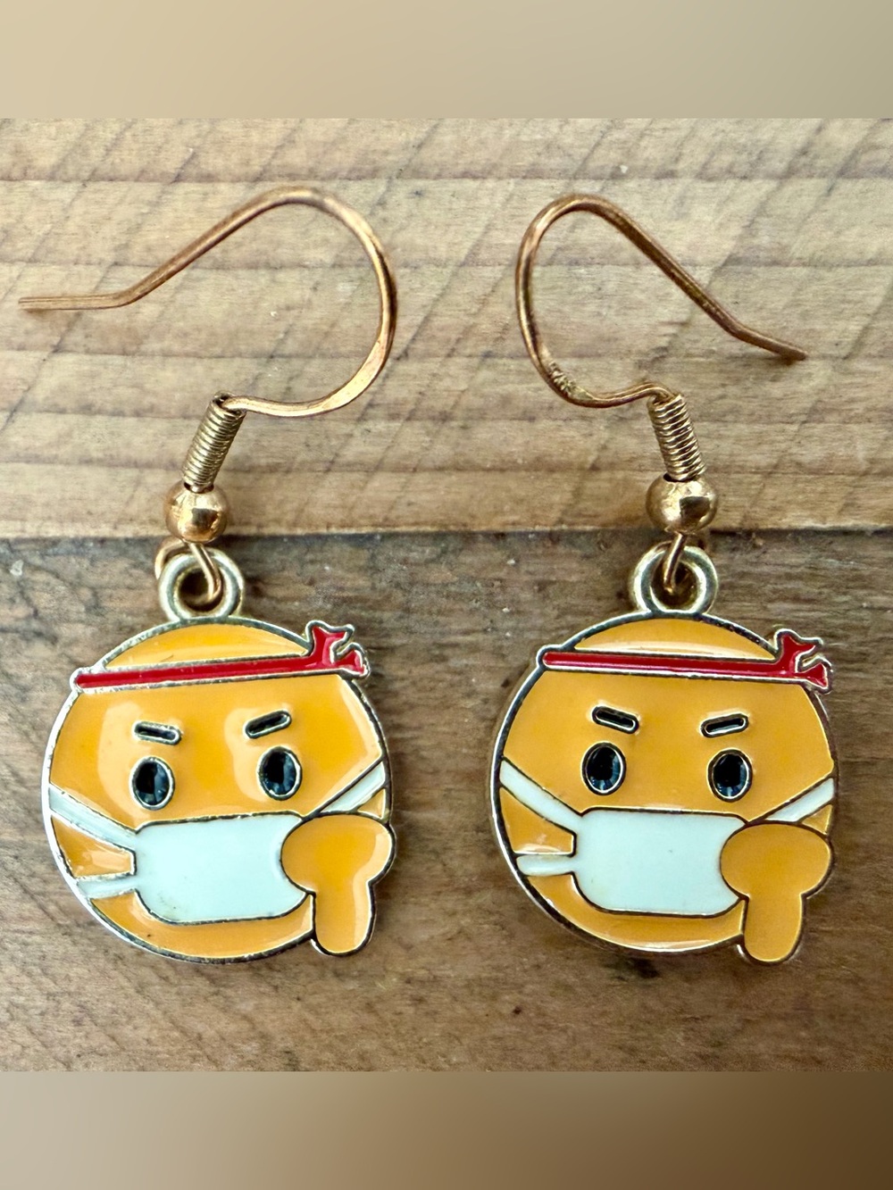 S925 STERLING SILVER  EMOJI FACE MASK DANGLE EARRINGS YELLOW ENAMEL THUMBS UP